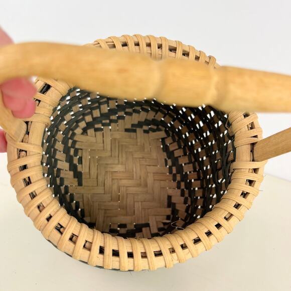 Handmade Woven Basket with Wood Handle Signed Sosse - Picture 4 of 7